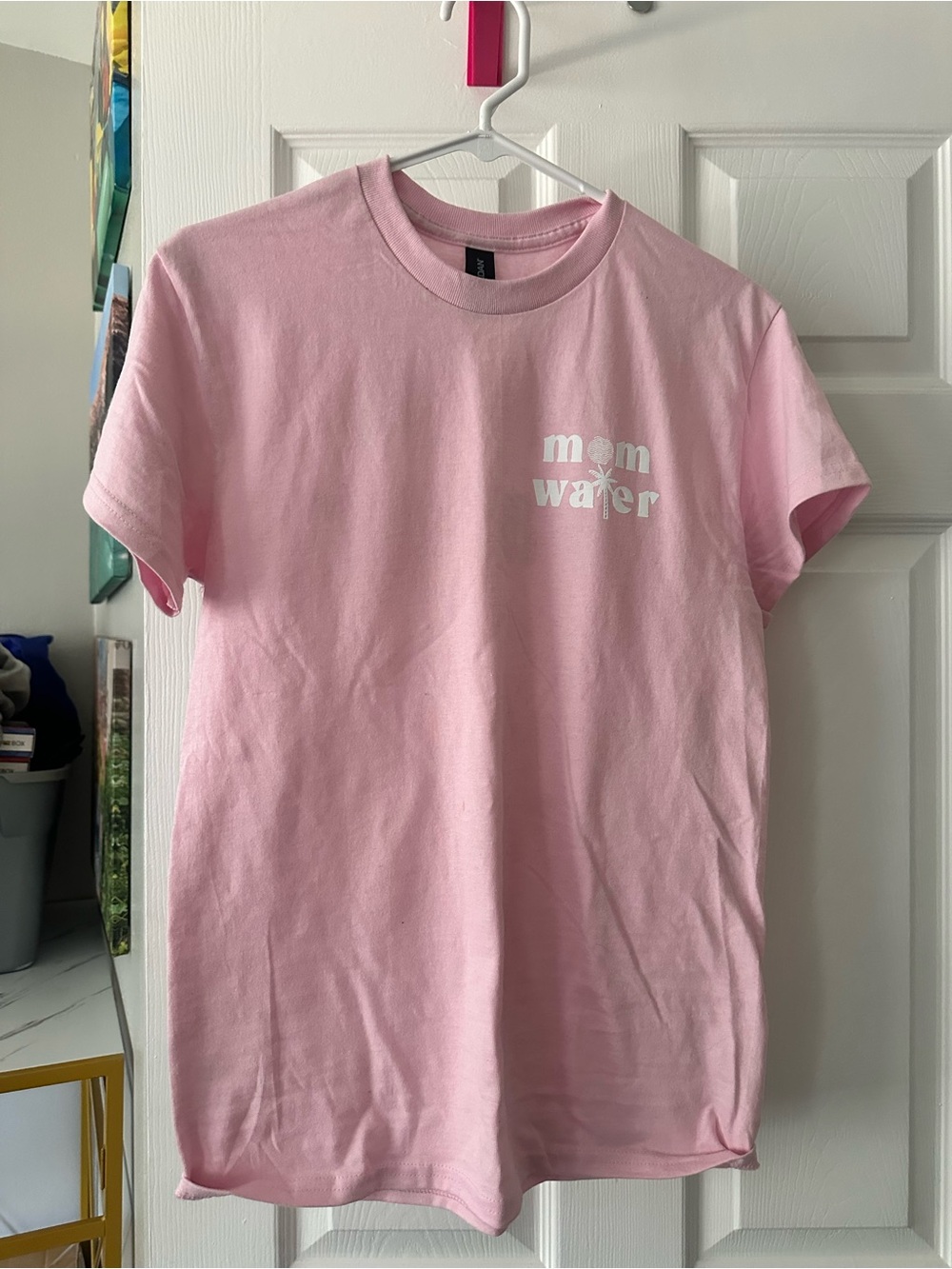 Gildan Pink 'mom water' Logo Short Sleeve Tee